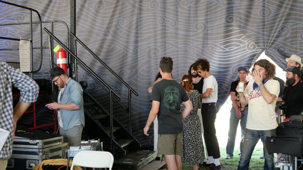 sidestage always looks important